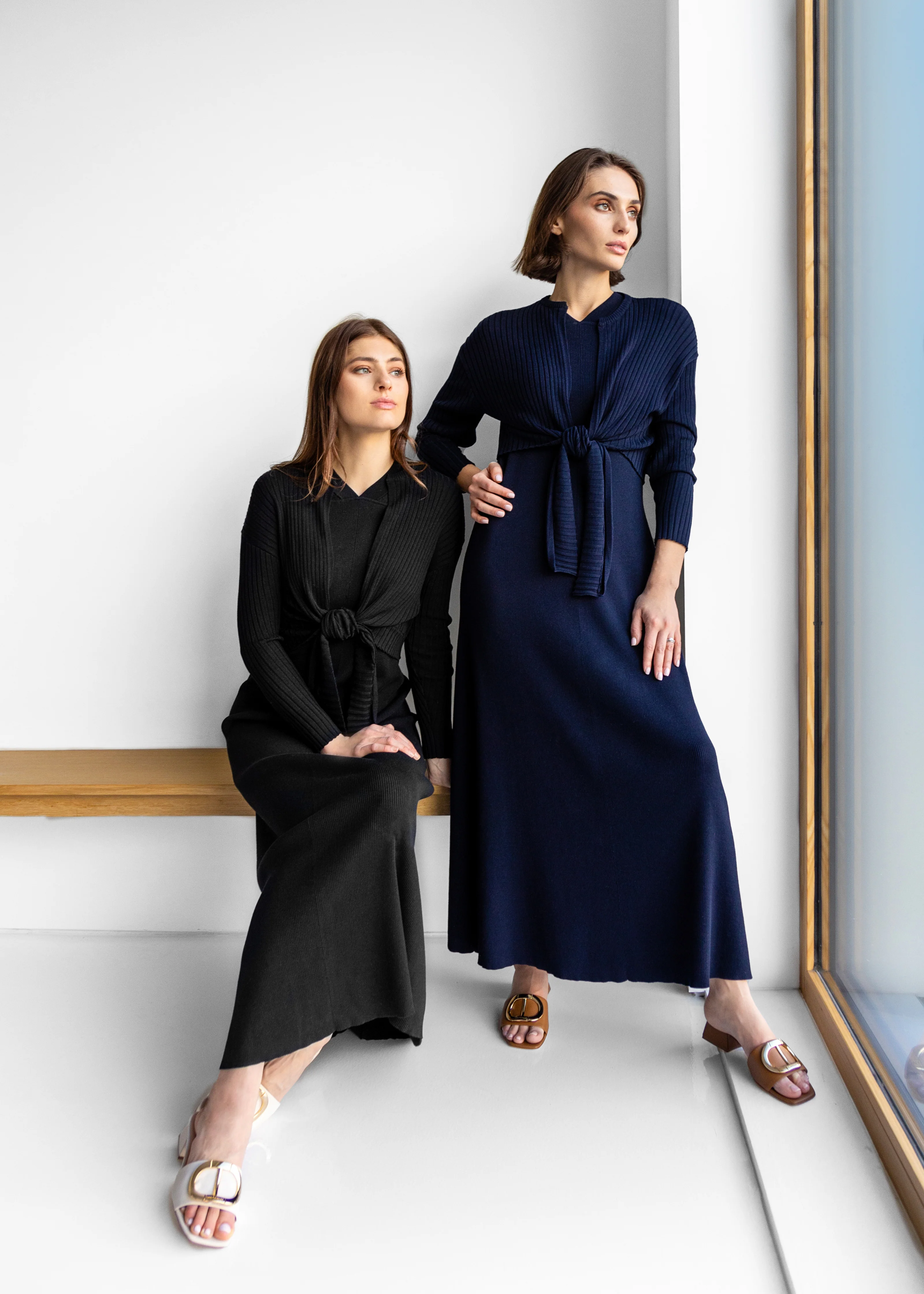 NAVY SLEEVELESS MIDI DRESS - Image 4